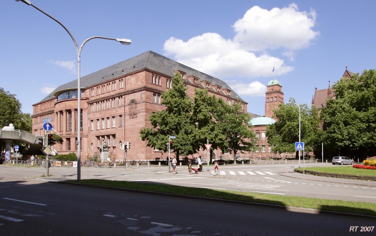 Neue Universität h