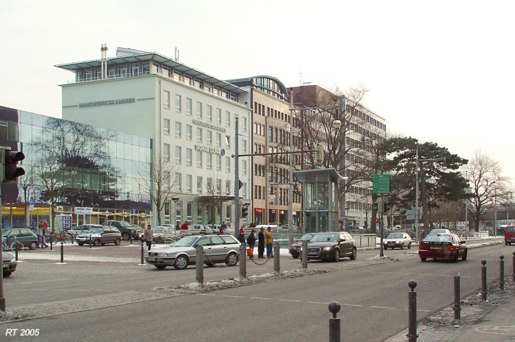 Bahnhofsvorplatz h